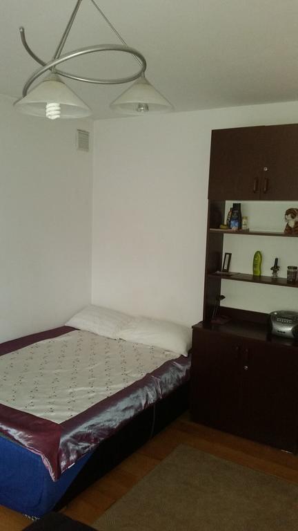 Sosnowy Dworek Apartamento Józefów Exterior foto